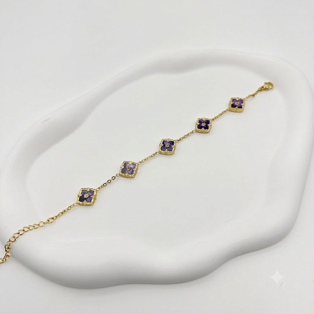 Chic Geometric Quatrefoil Statement Wristwear