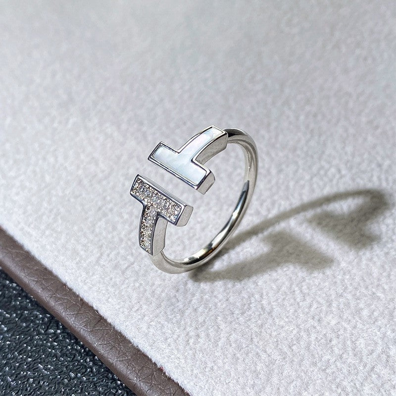 GOLDURA® DOUBLE T SIGNATURE RING