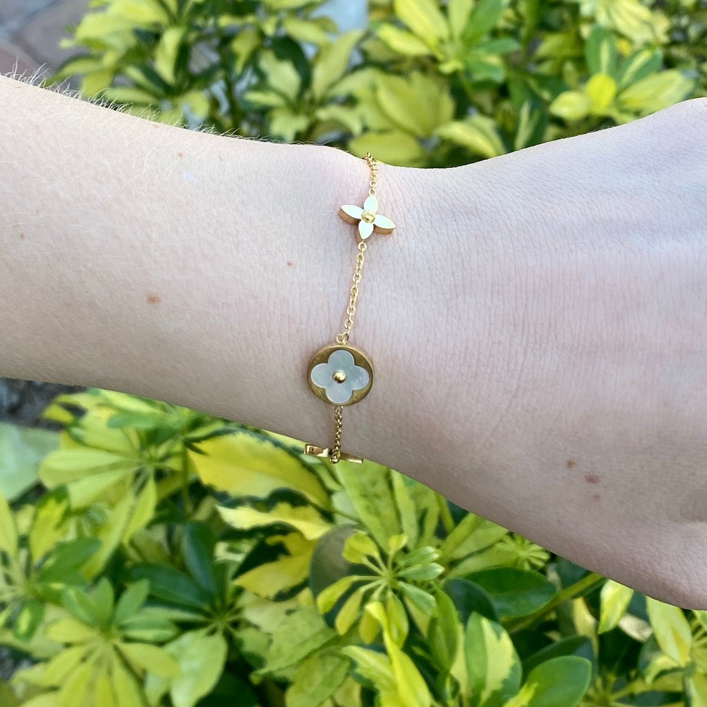 MOP FOUR LEAF CLOVER BRACELET - GOLD OR SILVER