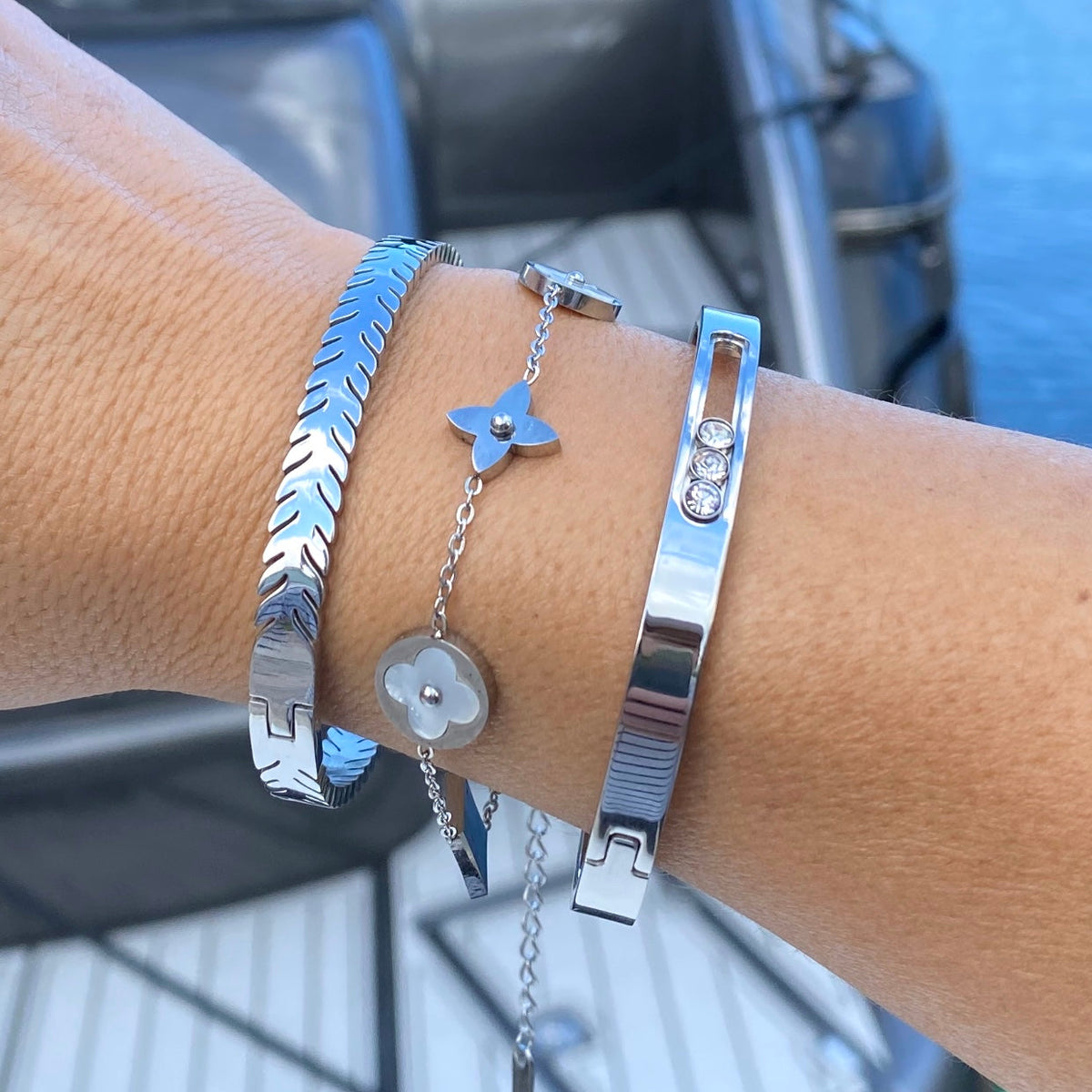 MOP FOUR LEAF CLOVER BRACELET - GOLD OR SILVER