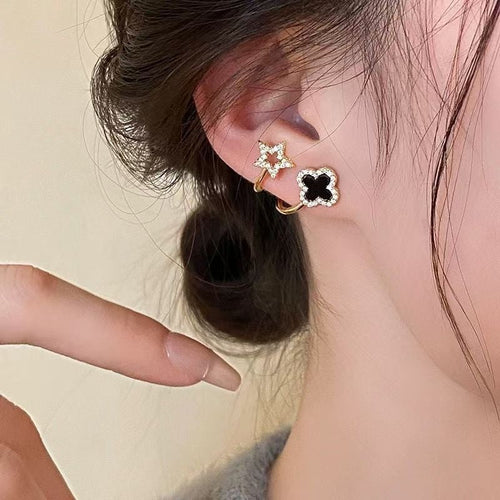 GOLDURA® CLOVER BLOOM STUD EARRINGS
