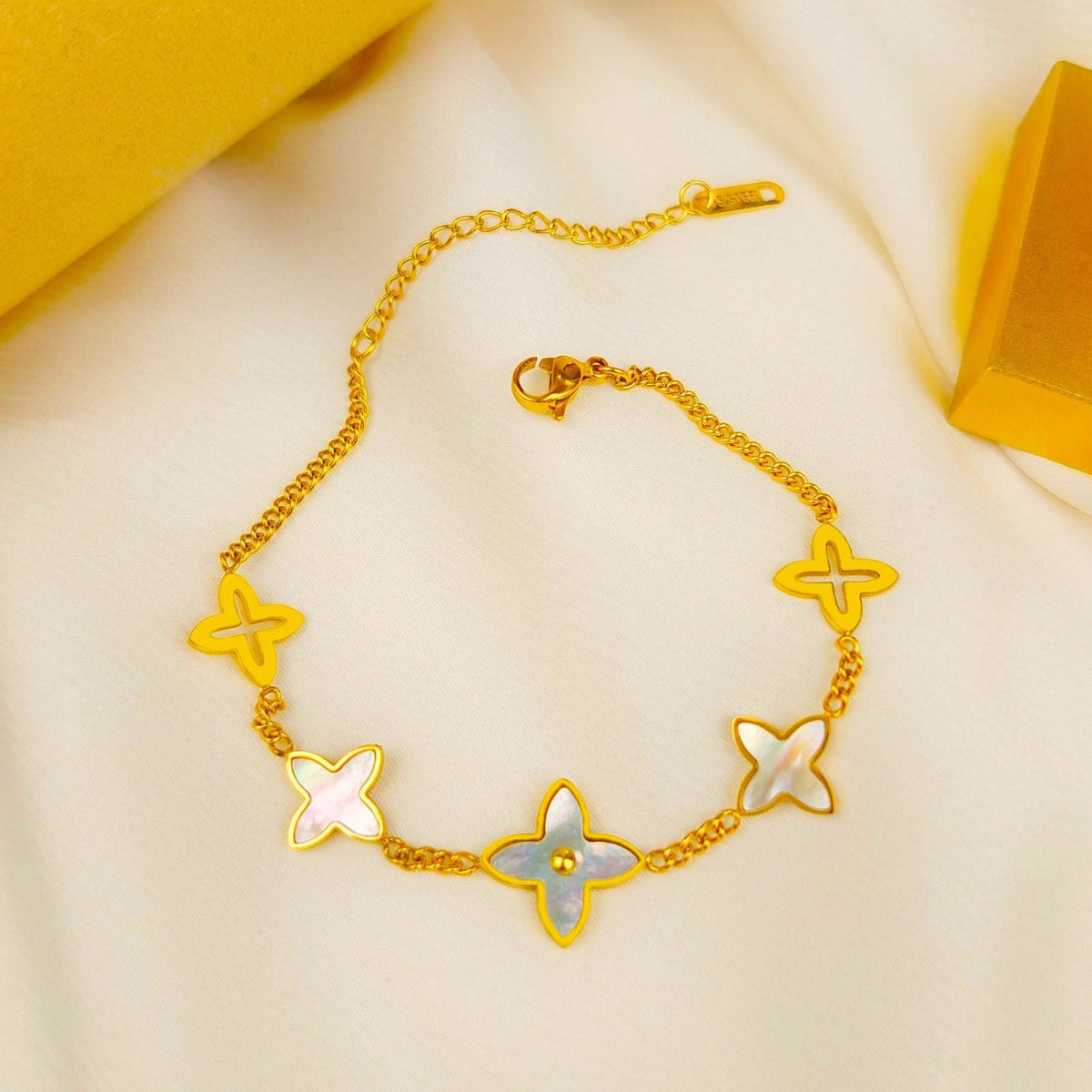 GOLDURA® MOTHER-OF-PEARL VINTAGE NECKLACE