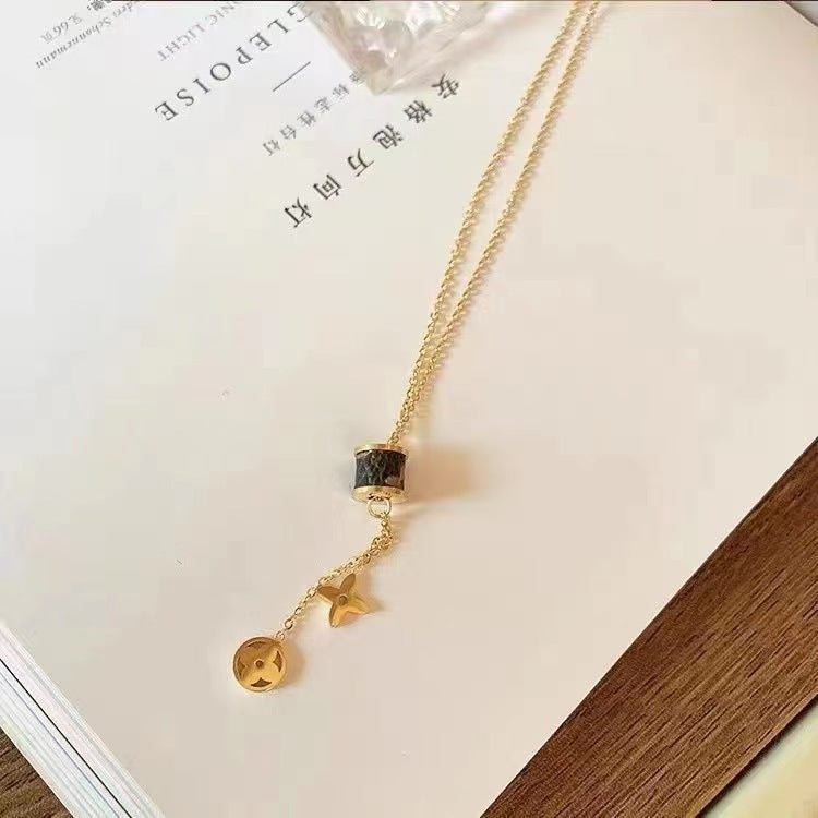 ELYSIAN CLOVER LEATHER NECKLACE