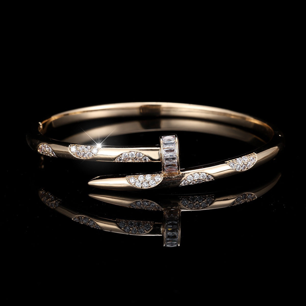 18K Gold Plated Nail Motif Bangle