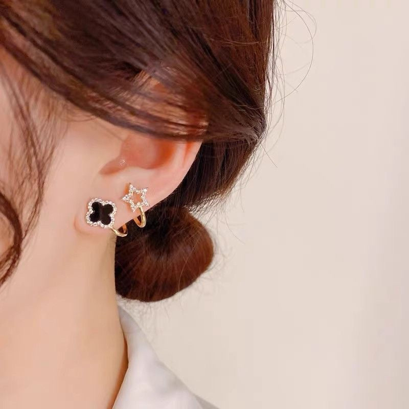 GOLDURA® CLOVER BLOOM STUD EARRINGS