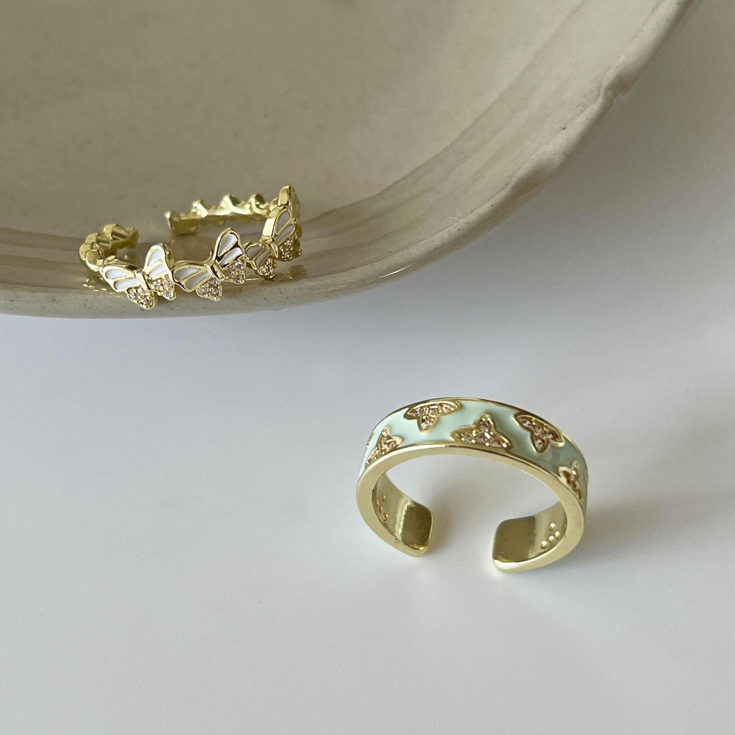 GOLDURA® ENAMEL BUTTERFLY ADJUSTABLE RING