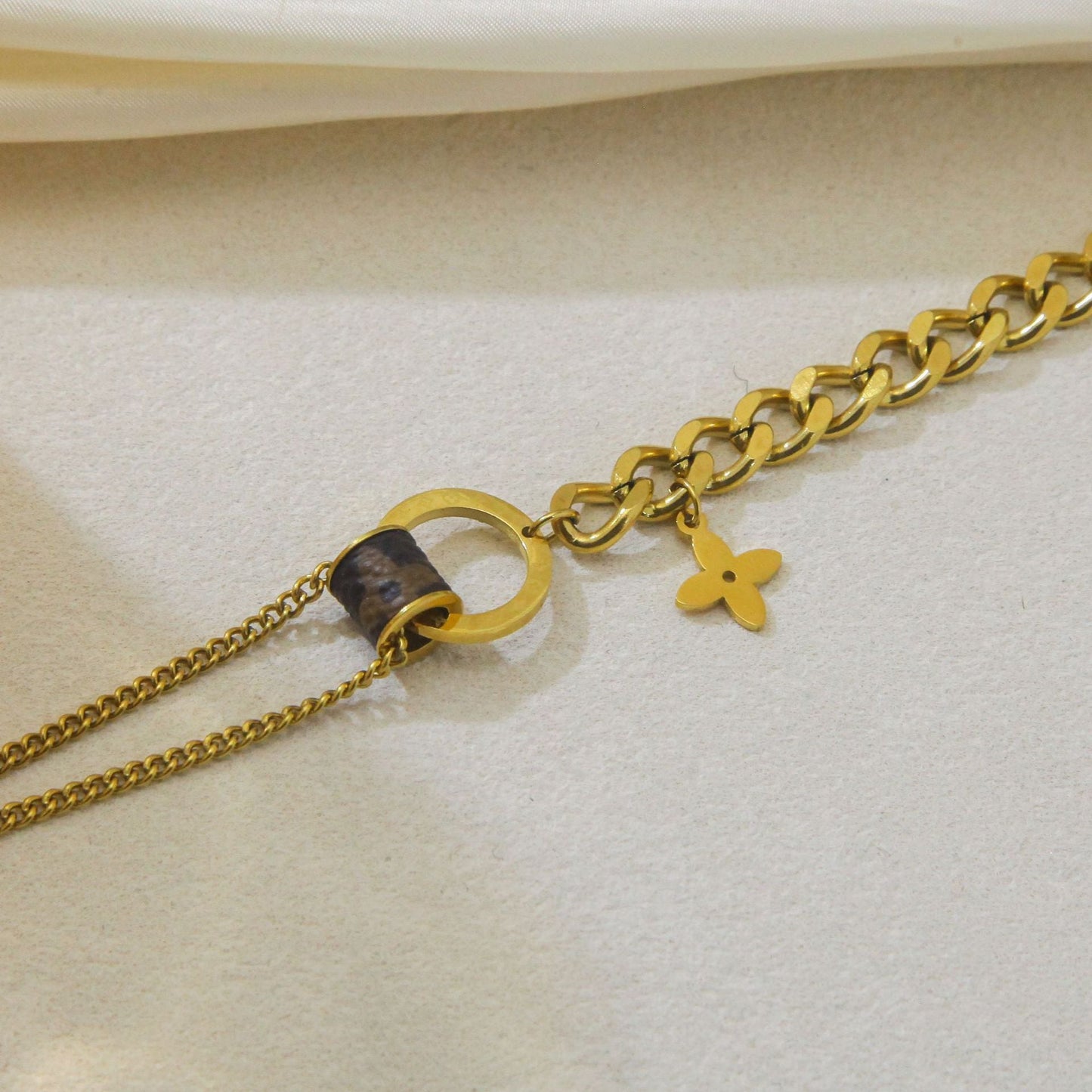 GOLDURA® CLOVER SIGNATURE BRACELET