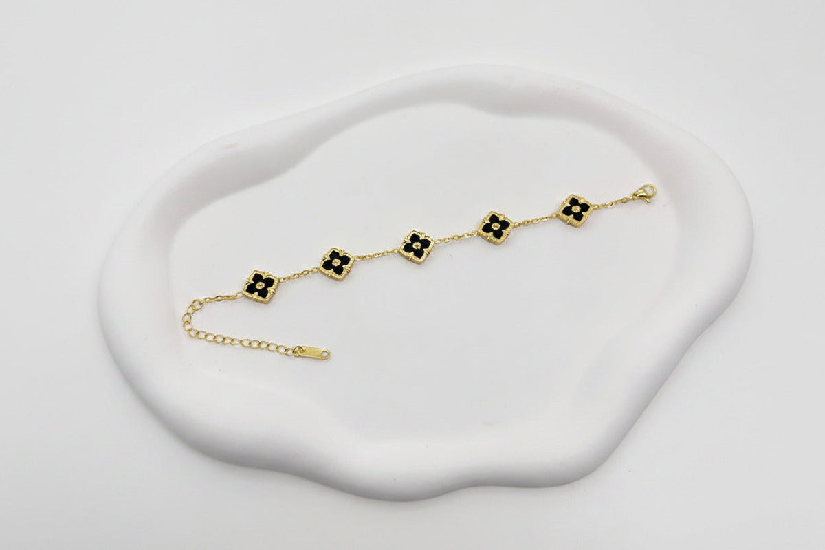 Chic Geometric Quatrefoil Statement Wristwear