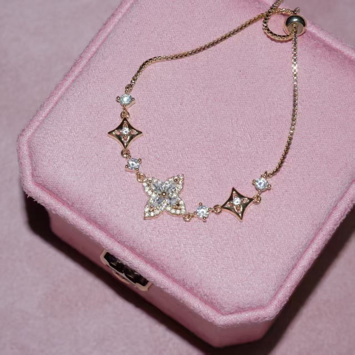 Shimmering Azure Clover Zircon Bracelet