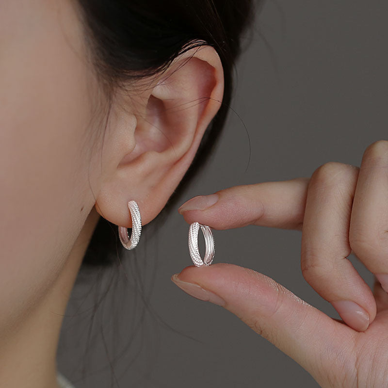 GOLDURA® TWISTED EAR CUFF