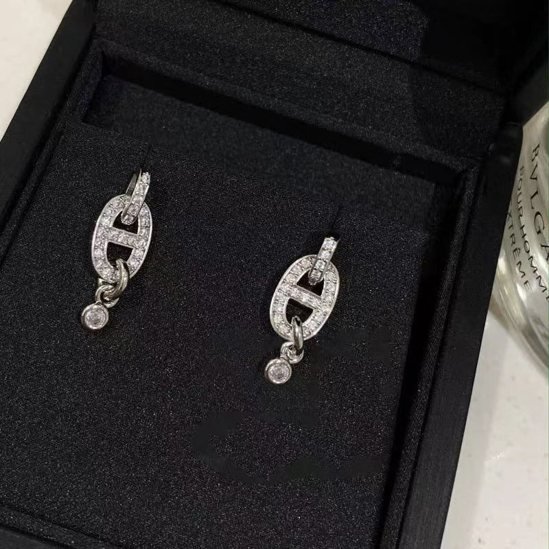 GOLDURA® CRYSTAL NOSE HOOP EARRINGS