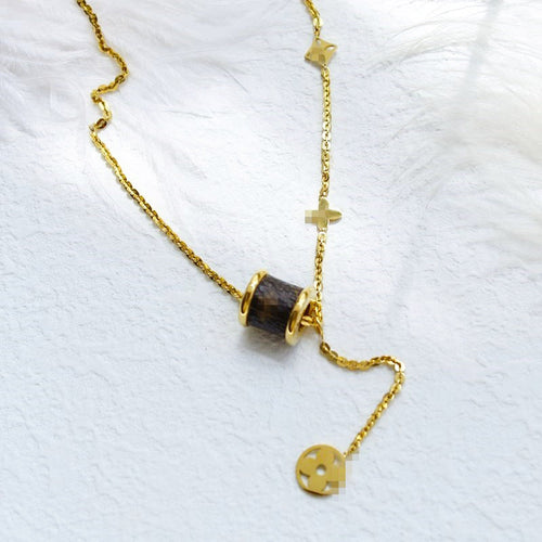 GOLDURA® CLOVER CHARM NECKLACE