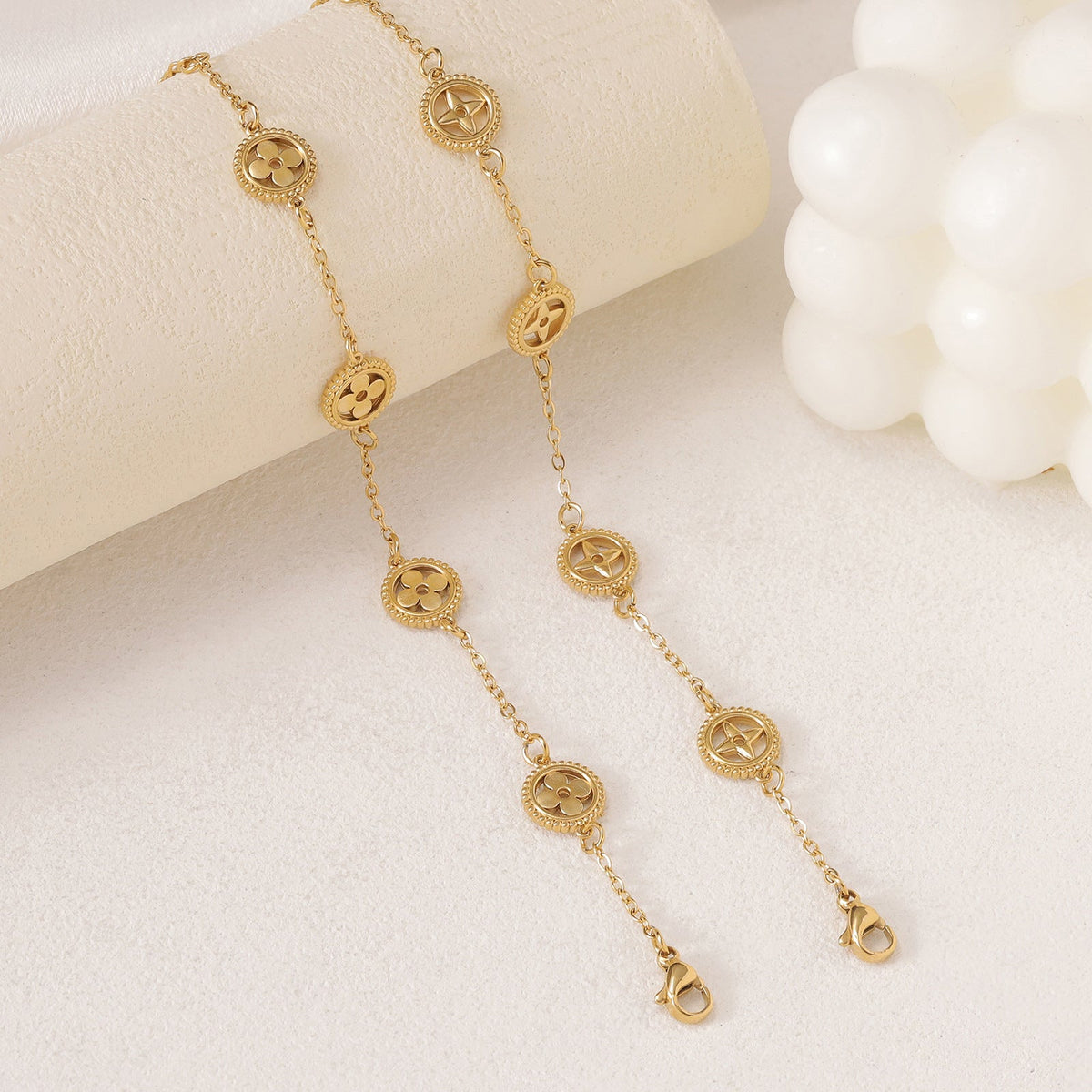 GOLDURA® HOLLOW CLOVER BRACELET