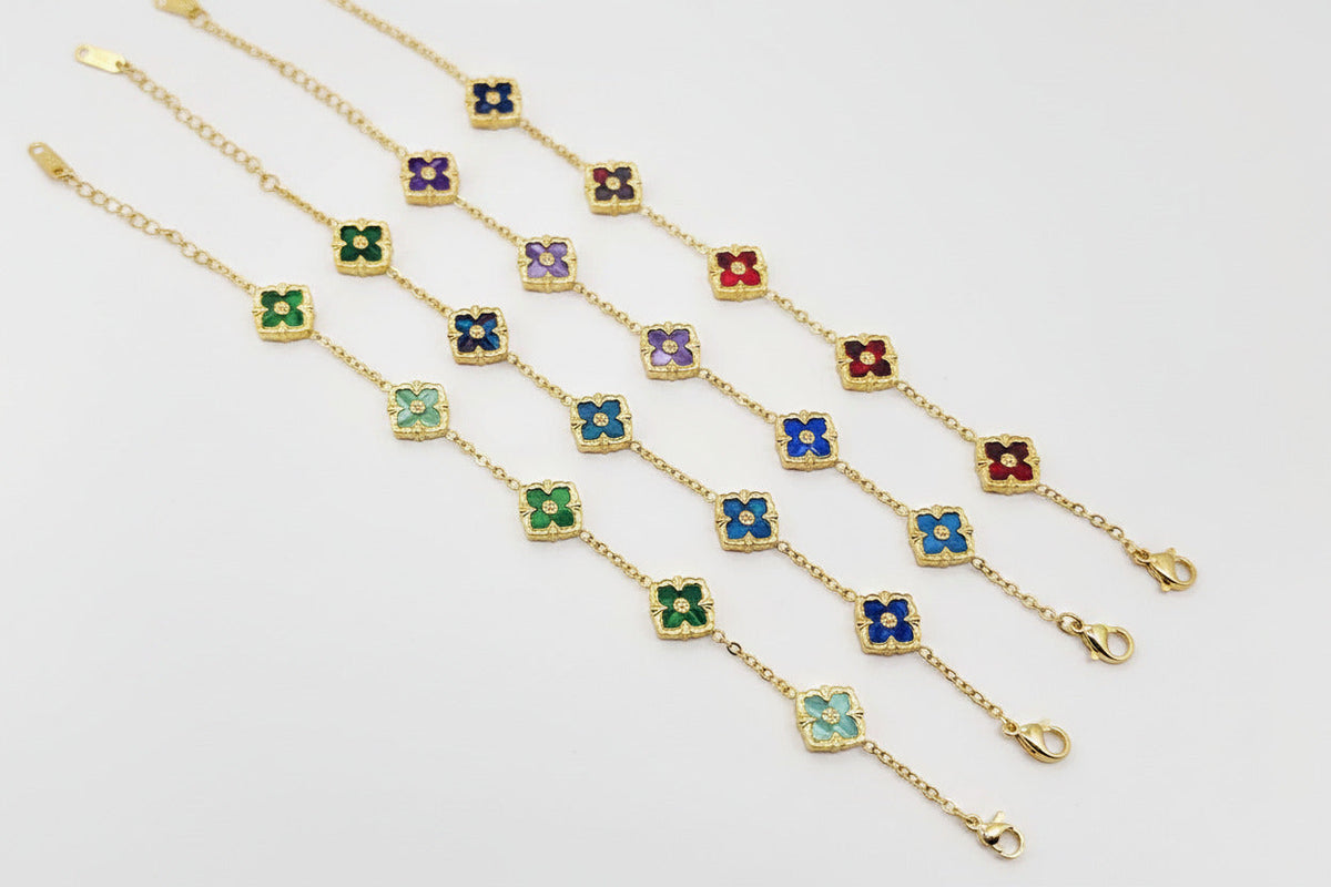 Chic Geometric Quatrefoil Statement Wristwear