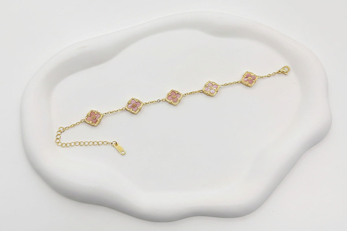 Chic Geometric Quatrefoil Statement Wristwear