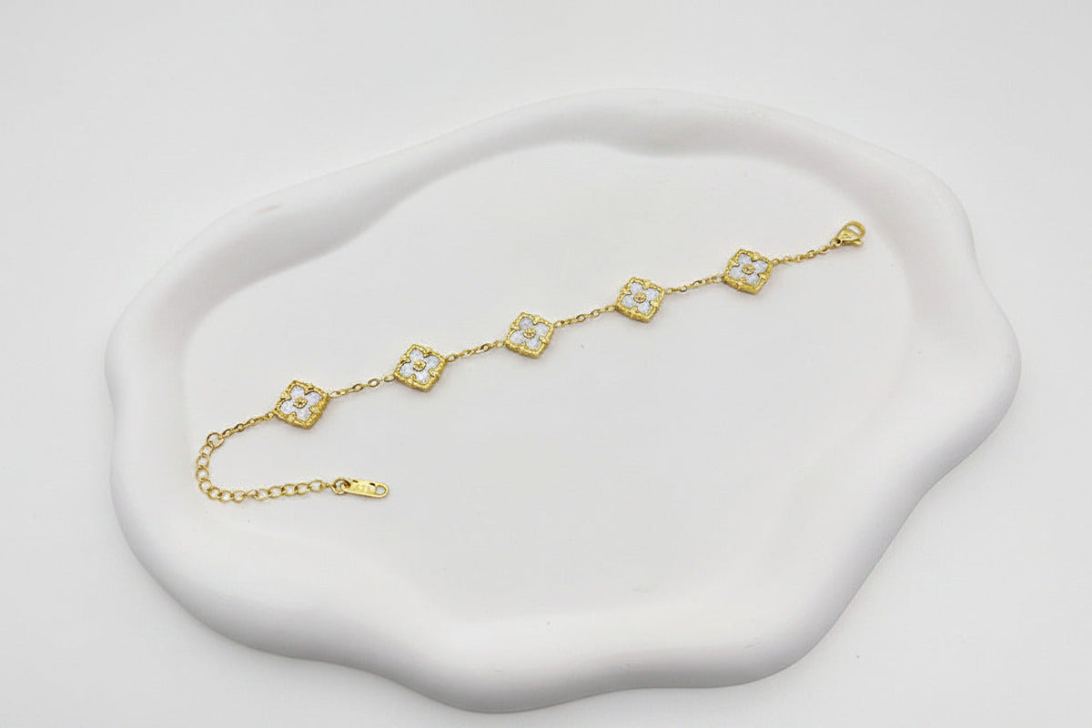 Chic Geometric Quatrefoil Statement Wristwear