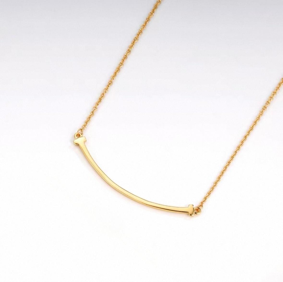 GOLDURA® SMILE ARC NECKLACE