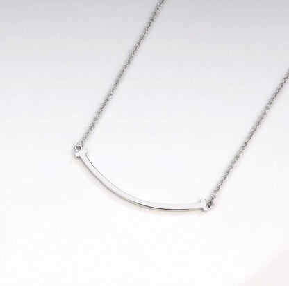 GOLDURA® SMILE ARC NECKLACE