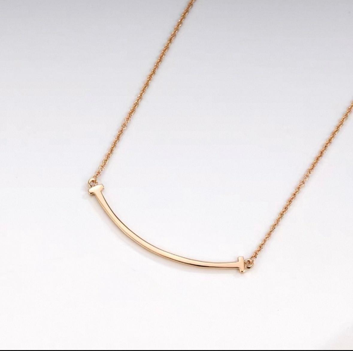 GOLDURA® SMILE ARC NECKLACE