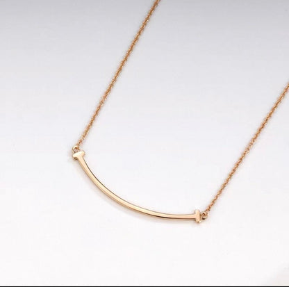 GOLDURA® SMILE ARC NECKLACE