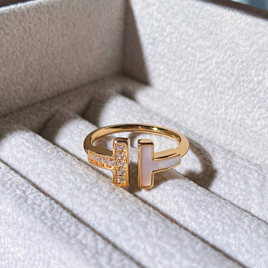 GOLDURA® DOUBLE T SIGNATURE RING