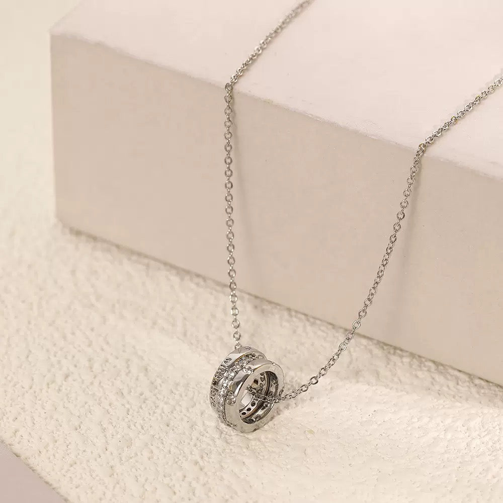 GOLDURA® TRIPLE RING PAVÉ NECKLACE