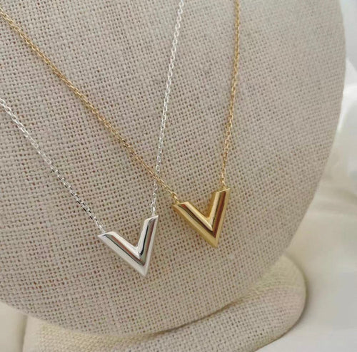 GOLDURA® V SIGNATURE NECKLACE