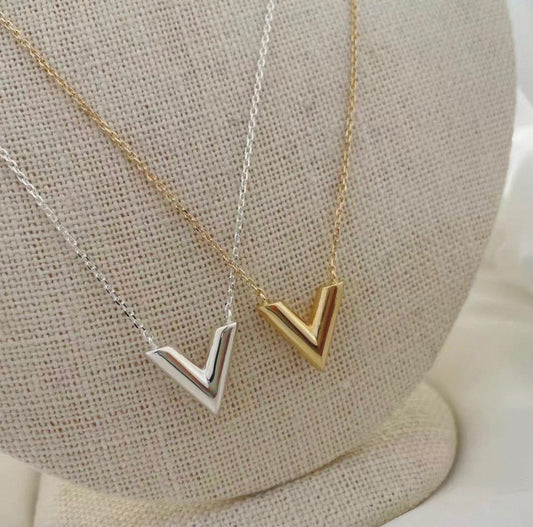 GOLDURA® V SIGNATURE NECKLACE