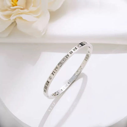 GOLDURA® ROMAN NUMERAL BANGLE