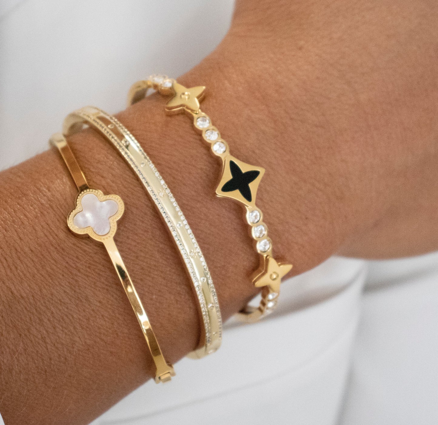 MOTHER OF PEARL CLOVER BANGLE