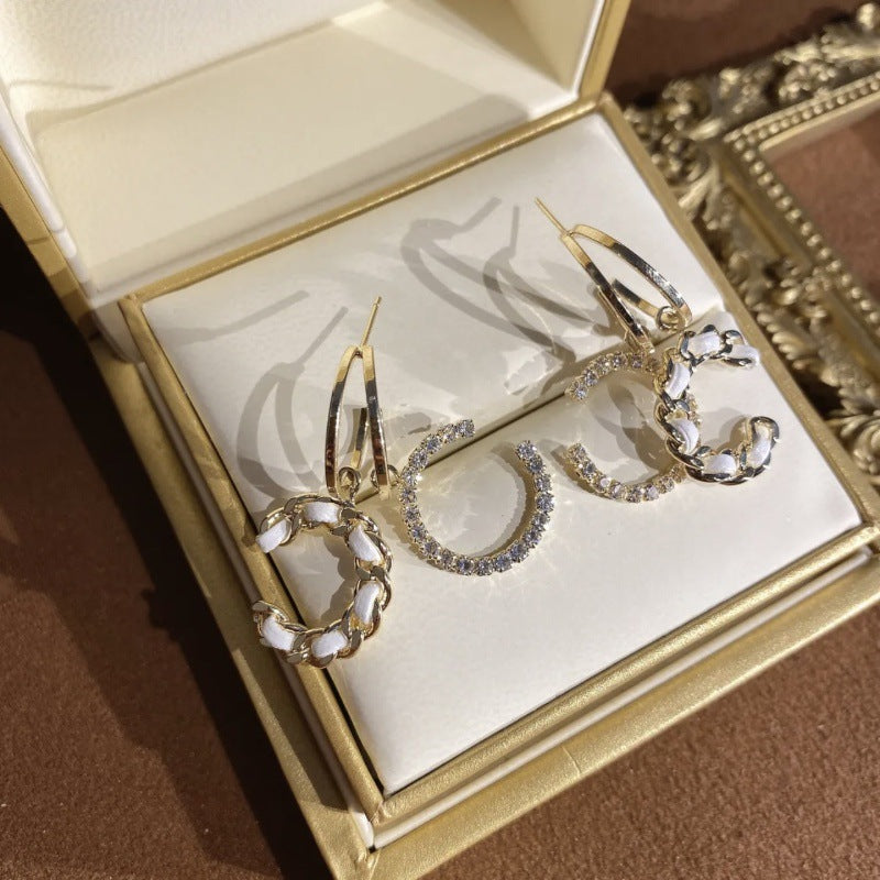 初春新品C字粉色皮镶钻耳环S925银针轻奢气质时尚耳饰抖音同款