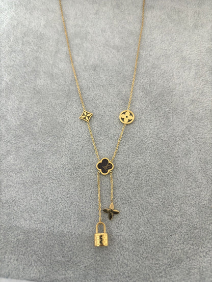 GOLDURA® CLOVER CHARM NECKLACE