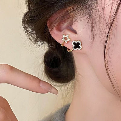 GOLDURA® CLOVER BLOOM STUD EARRINGS