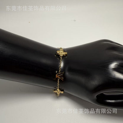 项链锁骨链手链脚链耳钉耳环钛钢v字饰品手链字母