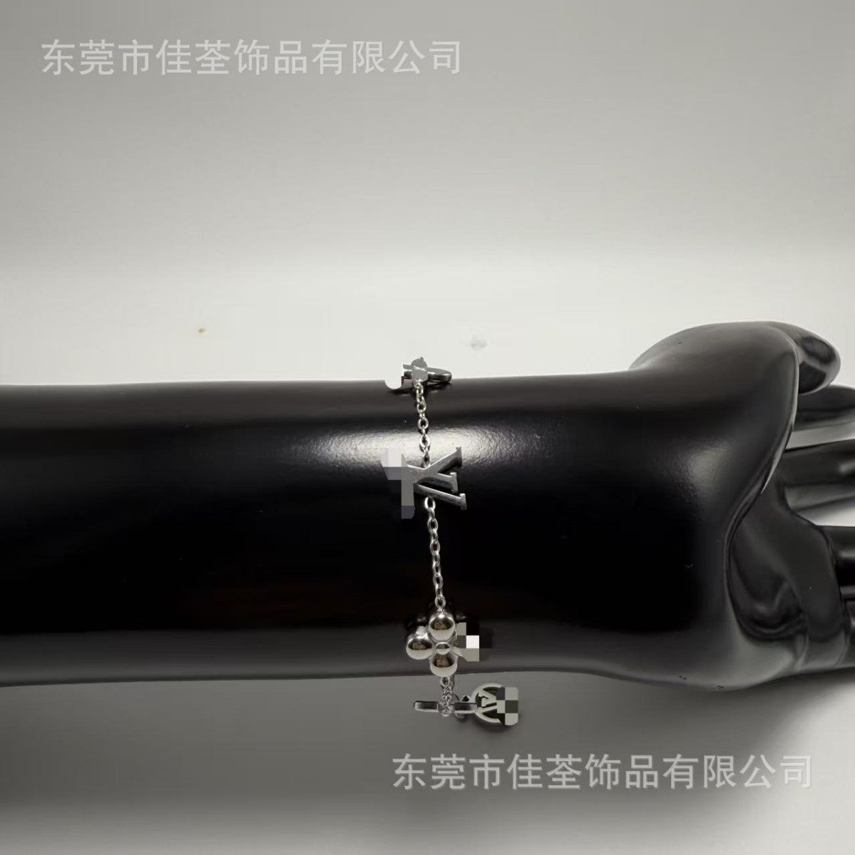 项链锁骨链手链脚链耳钉耳环钛钢v字饰品手链字母