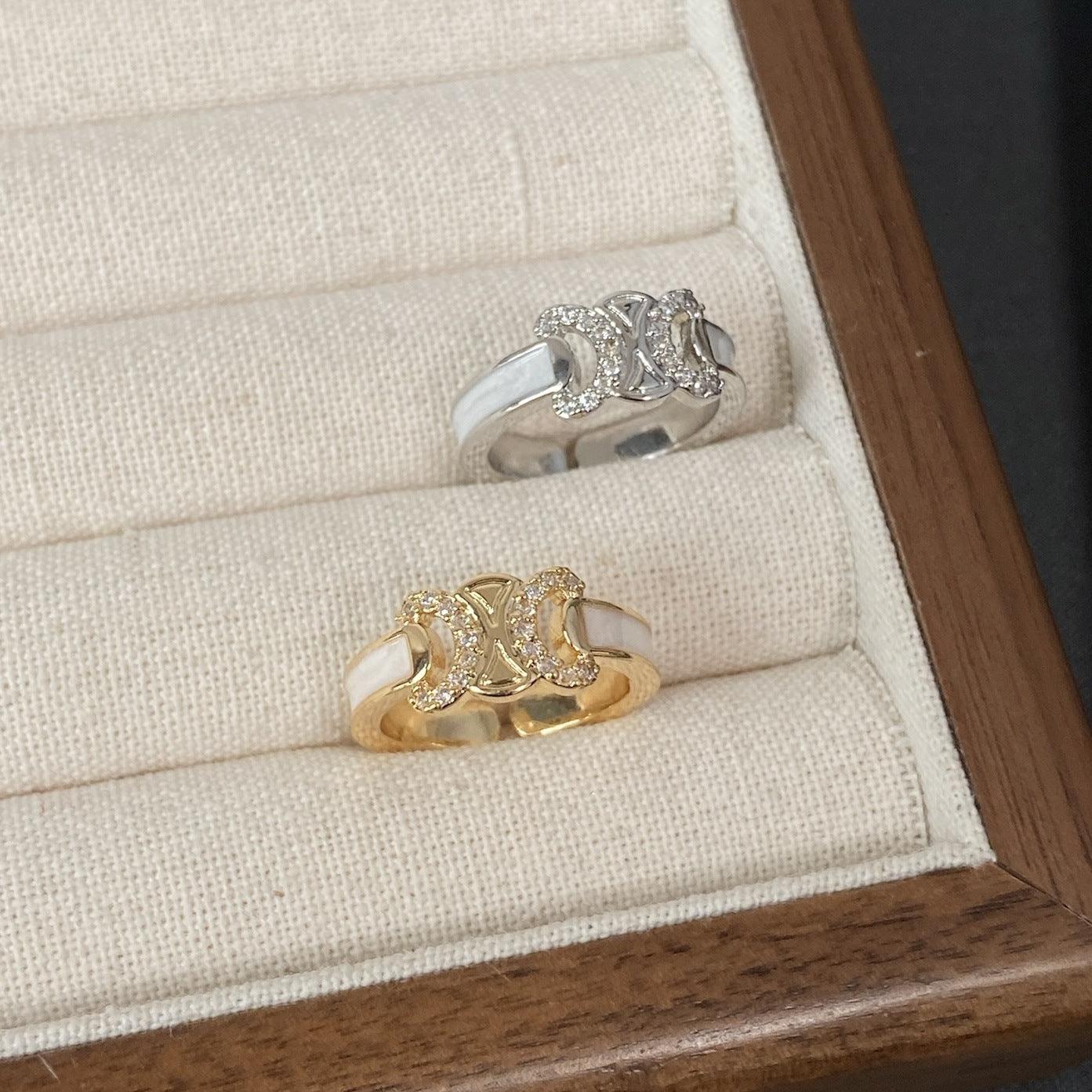 GOLDURA® ARC DE TRIOMPHE PAVÉ RING