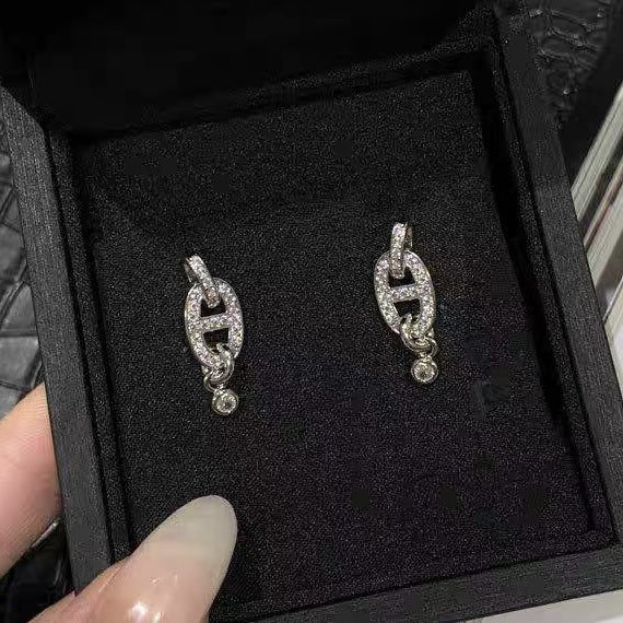 GOLDURA® CRYSTAL NOSE HOOP EARRINGS