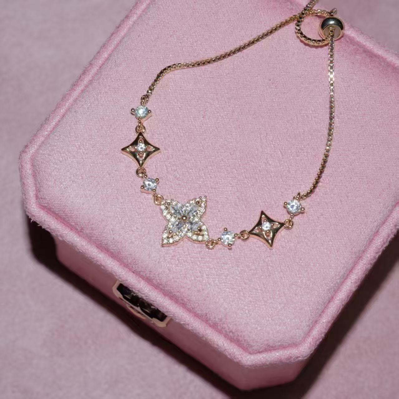 Shimmering Azure Clover Zircon Bracelet