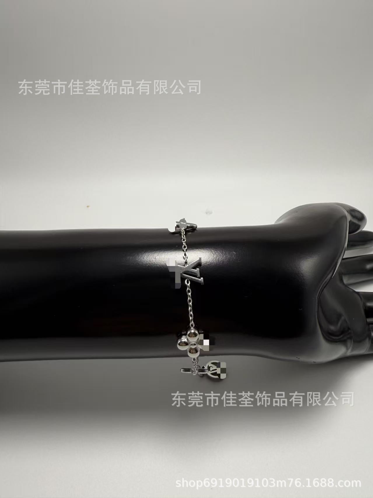 项链锁骨链手链脚链耳钉耳环钛钢v字饰品手链字母