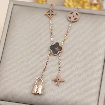GOLDURA® CLOVER CHARM NECKLACE
