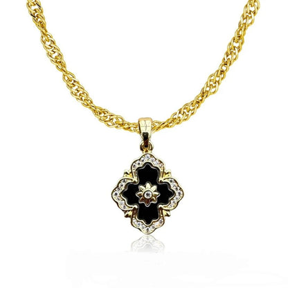 Rhombus Shell Clover Necklace