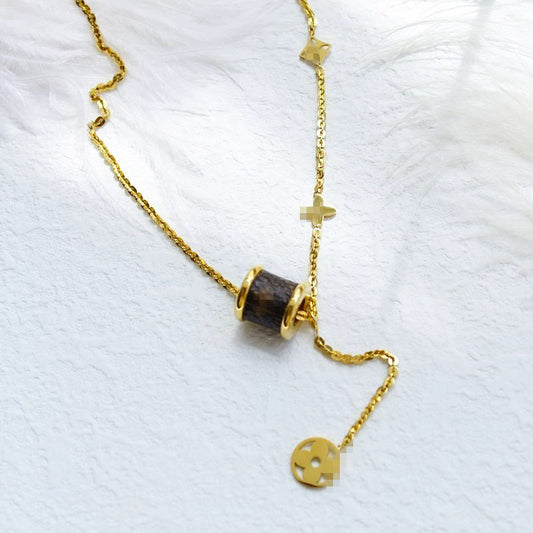 GOLDURA® CLOVER CHARM NECKLACE