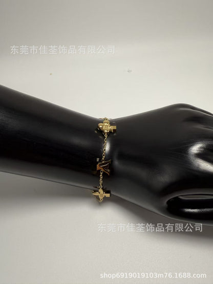 项链锁骨链手链脚链耳钉耳环钛钢v字饰品手链字母