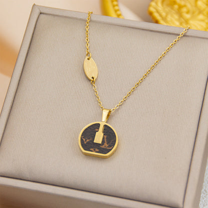 GOLDURA® CLOVER CHARM NECKLACE