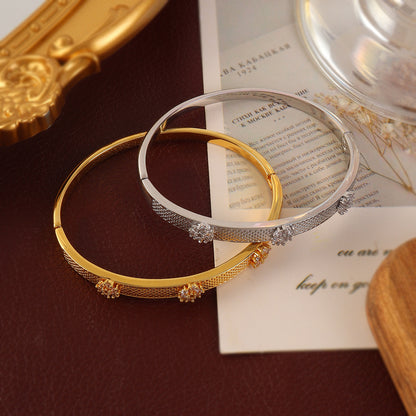 Floral Pavé Quatrefoil Bangle