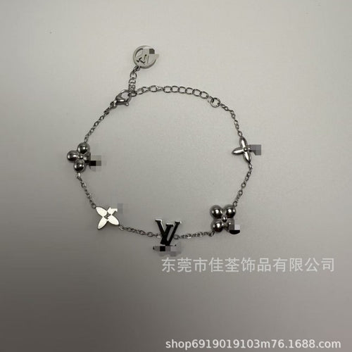 项链锁骨链手链脚链耳钉耳环钛钢v字饰品手链字母