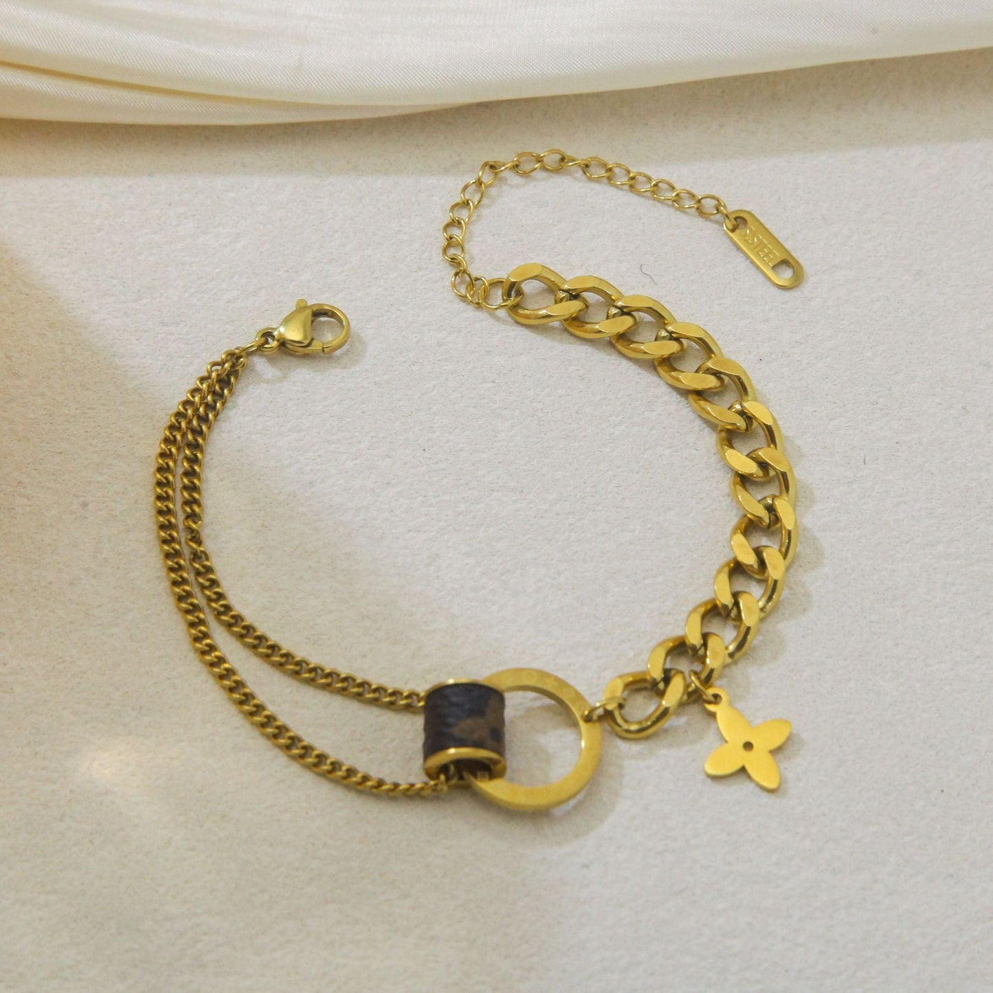 GOLDURA® CLOVER SIGNATURE BRACELET