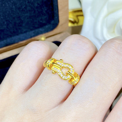 GOLDURA® PAVÉ HORSEBIT TWISTED RING