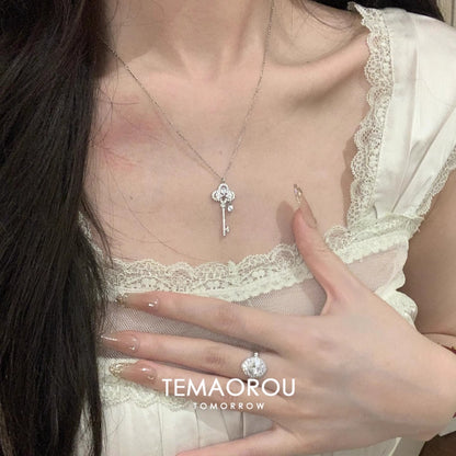 皇冠钥匙吊坠锁骨链轻奢高级感百搭银饰春夏新品项链