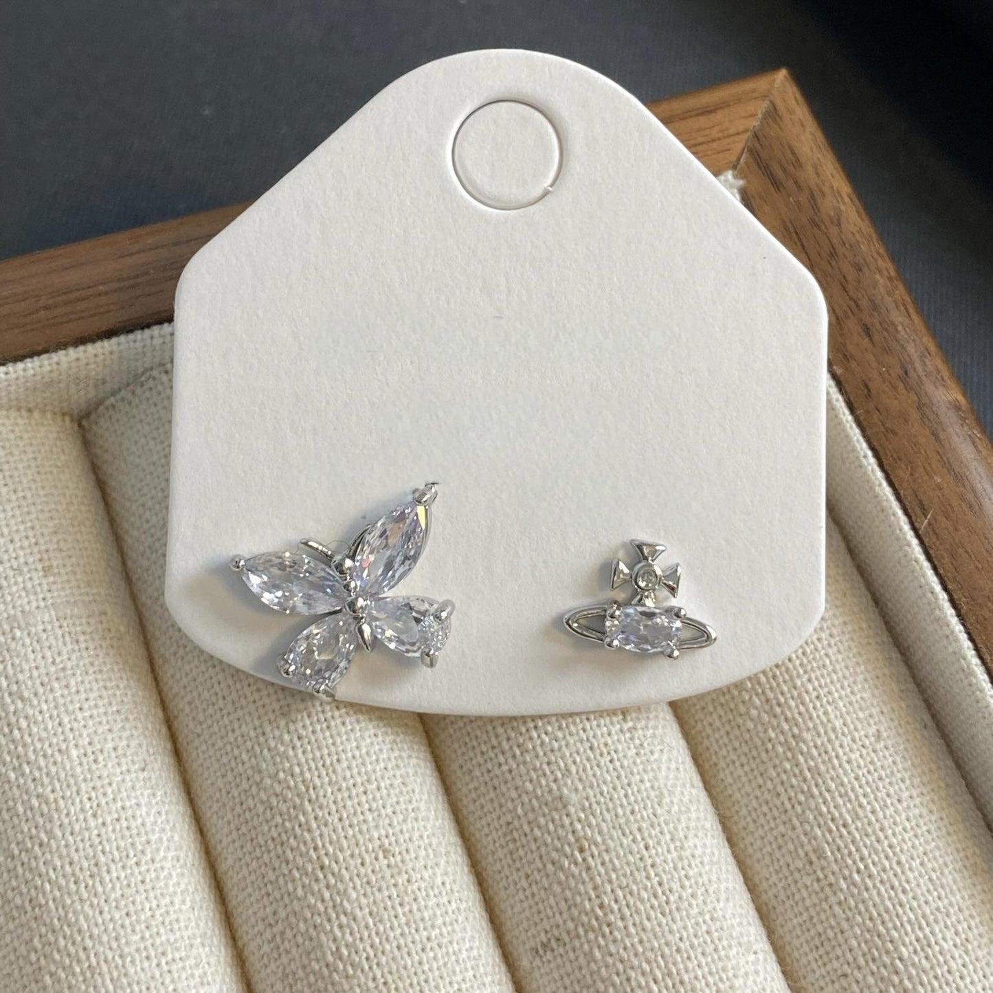 GOLDURA® BUTTERFLY PLANET EARRINGS